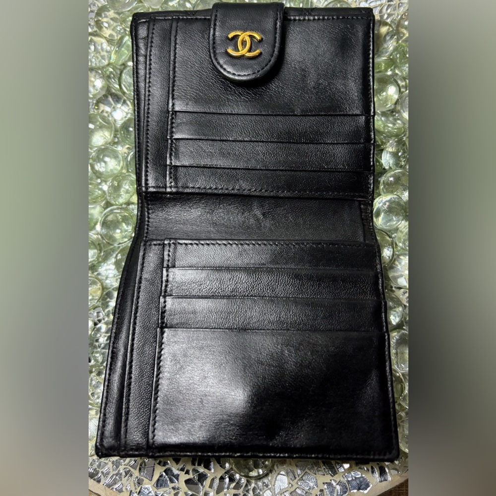 Chanel Black Vintage quilted Compact Wallet with Gold Logo (COA) included! - Picture 6 of 13